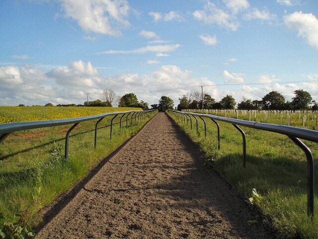 "Chipping Warden and Edgcote"-foto av Duncan Lilly (CC BY-SA) / Urklipp från original