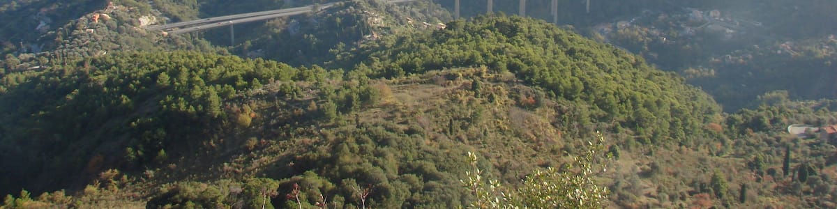 Photo "From Sainte Agnes" by Alistair Cunningham (Creative Commons Attribution 3.0) / Cropped from original