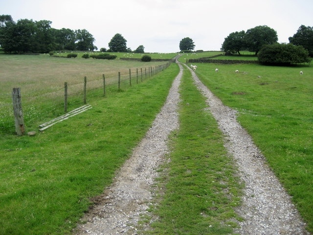 Photo "Newall with Clifton" by Chris Heaton (CC BY-SA) / Cropped from original