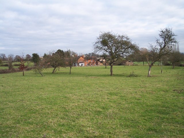 Photo "Taynton" by Bob Embleton (CC BY-SA) / Cropped from original