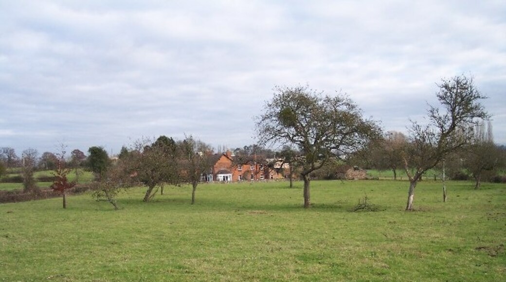 Billede "Taynton" af Bob Embleton (CC BY-SA) / beskåret fra det originale billede