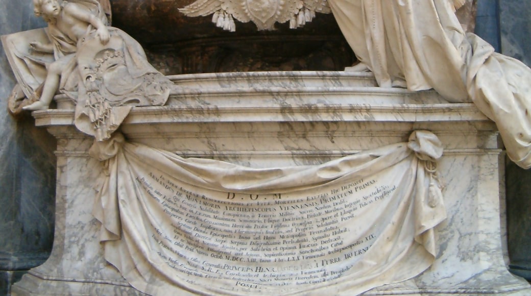 Tombeau des archevêques de Vienne de Montmorin et de La Tour d'Auvergne. Cathédrale de Vienne.