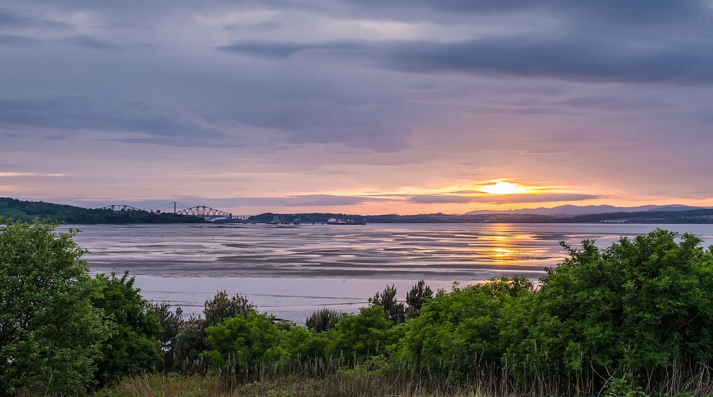 Photo "Cramond Island" by Chris Combe (CC BY) / Cropped from original