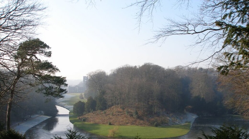 Photo "Markington with Wallerthwaite" by Carol Rose (CC BY-SA) / Cropped from original