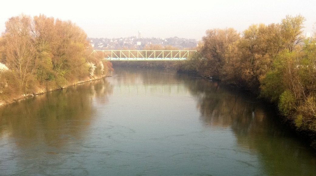 Photo "Greater East Lyon" by Benoît Prieur (CC BY-SA) / Cropped from original