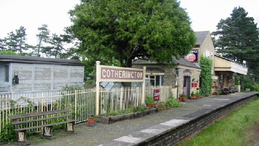 Photo "Gotherington Station. On the Gloucestershire Warwickshire Railway, now a private home." by Stephen Dawson (Creative Commons Attribution-Share Alike 2.0) / Cropped from original