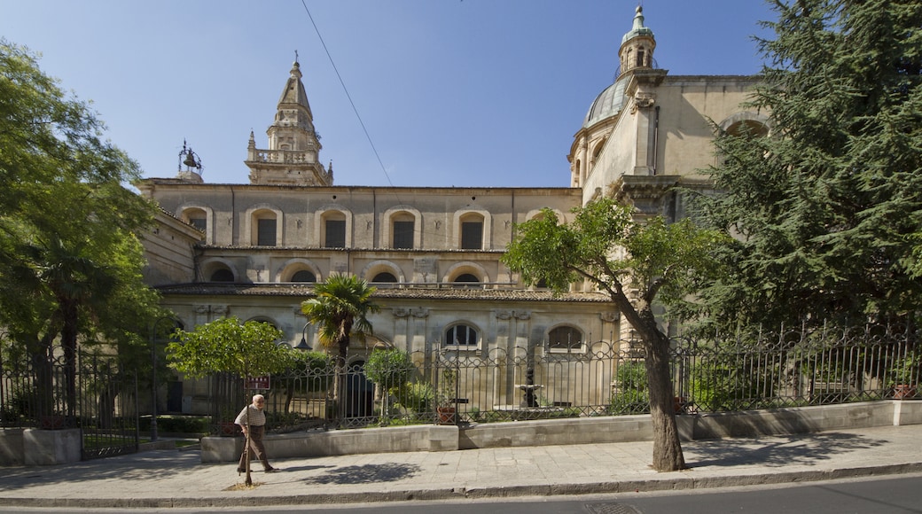 « Chiaramonte Gulfi», photo de trolvag (CC BY-SA) / rognée de l’originale