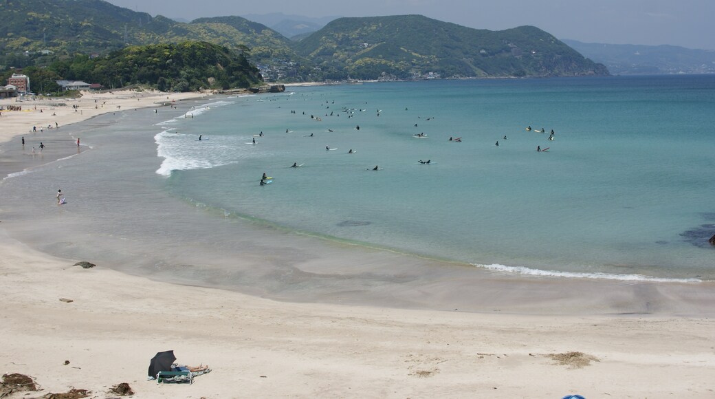 Foto „Strand von Shirahama“ von cafe-lab (CC BY)/zugeschnittenes Original