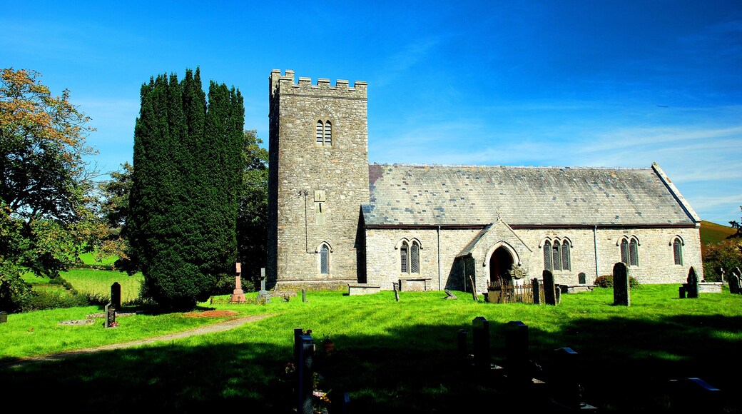 Foto "Llanafan-fawr" oleh Gammock (page does not exist) (CC BY-SA) / Dipotong dari foto asli