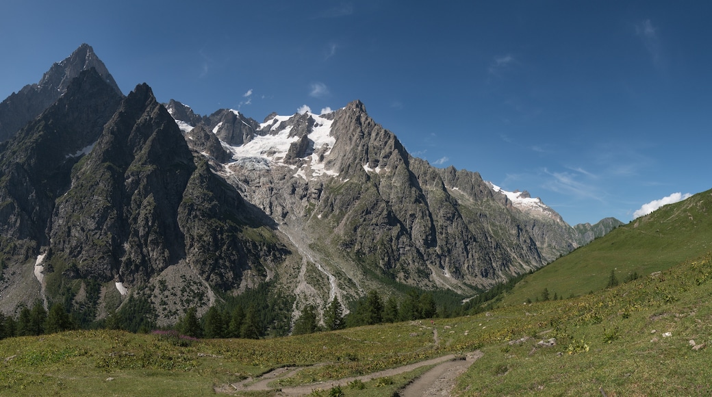 Photo "Val Ferret" by Giorgio Galeotti (CC BY) / Cropped from original