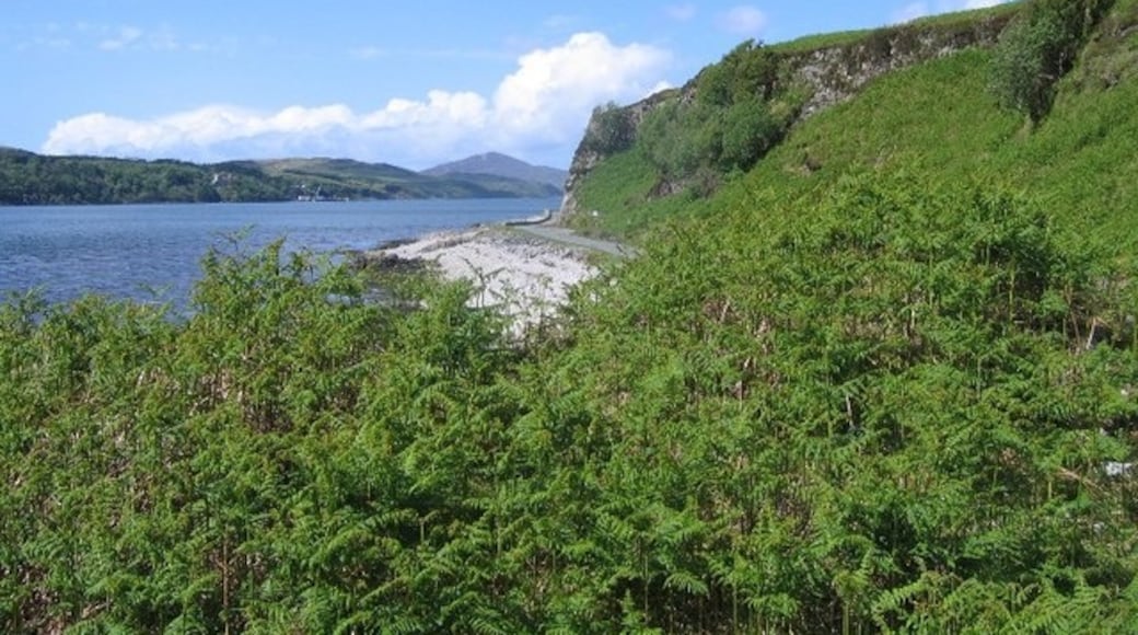 Photo "Isle of Jura" by Andrew Spenceley (CC BY-SA) / Cropped from original