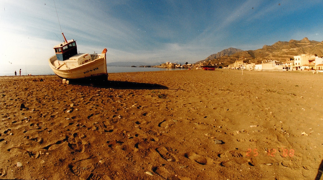 Foto "Playa de Bolnuevo" de pictures Jettcom (CC BY) / Recortada de la original