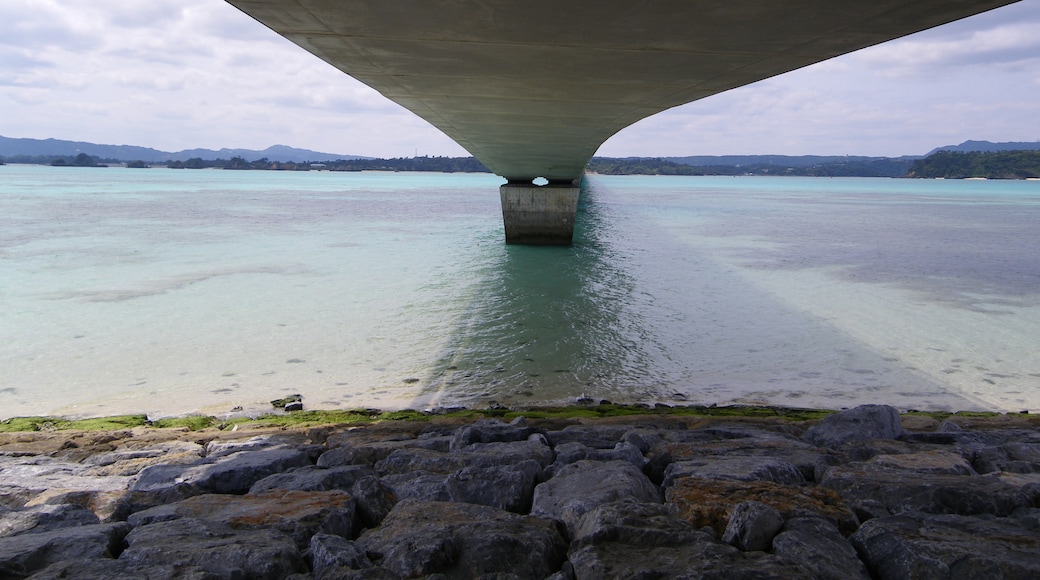 ภาพ "เกาะโคอุริ" โดย Kugel (CC BY) / ตัดภาพจากขนาดต้นฉบับ