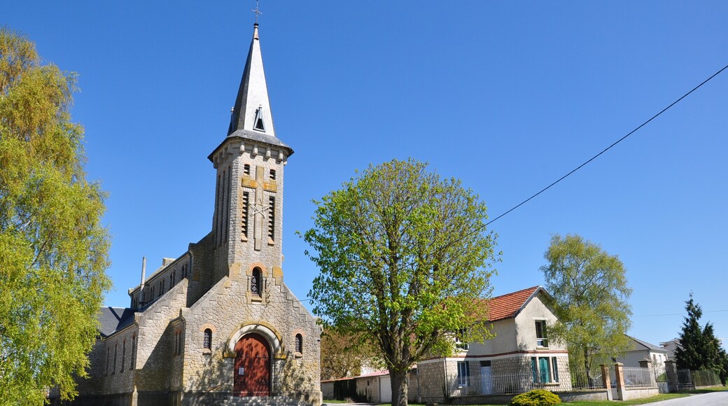 Foto „Saint-Hilaire-le-Petit“ von Vincent van Zeijst (CC BY-SA)/zugeschnittenes Original