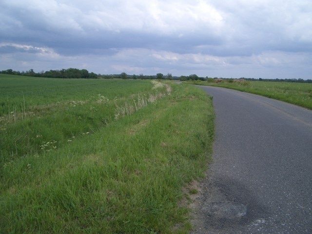 Hamerton Road to Alconbury Weston The Hamerton Road heads in a south easterly direction towards Alconbury Weston one mile onwards, with the left turn to Upton village a few hundred metres ahead. The countryside in the immediate vicinity is somewhat featureless.