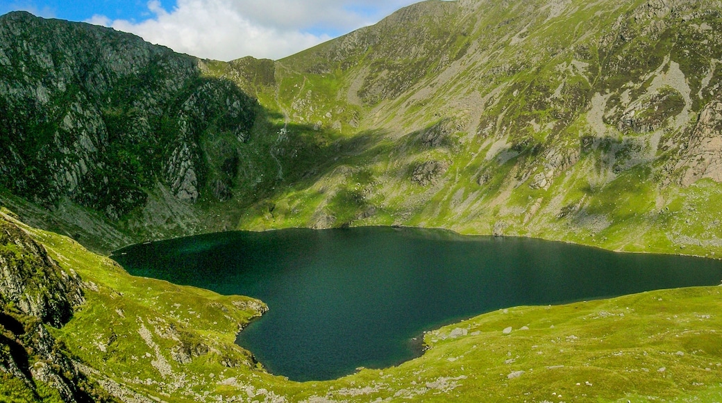 Photo "Cader Idris Mountain" by NotFromUtrecht (CC BY-SA) / Cropped from original
