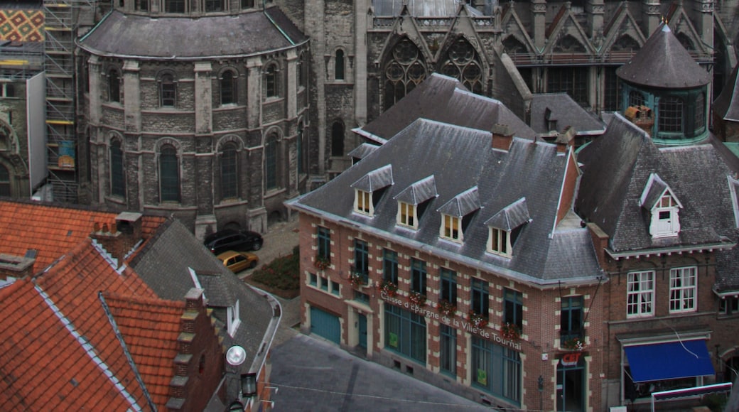 Foto „Kathedrale Notre-Dame de Tournai“ von Jean-Michel62 (page does not exist) (CC BY-SA)/zugeschnittenes Original
