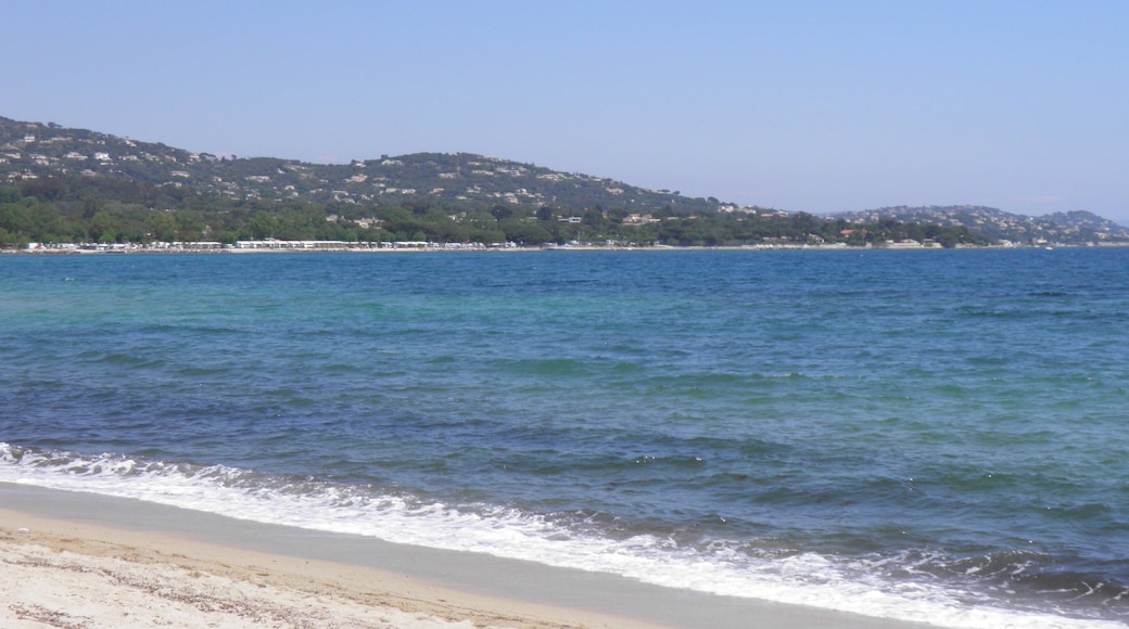 Photo "Grimaud Beach" by Gzen92 (CC BY-SA) / Cropped from original