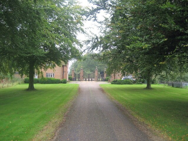 Photo "Ellesborough" by Chris Heaton (CC BY-SA) / Cropped from original