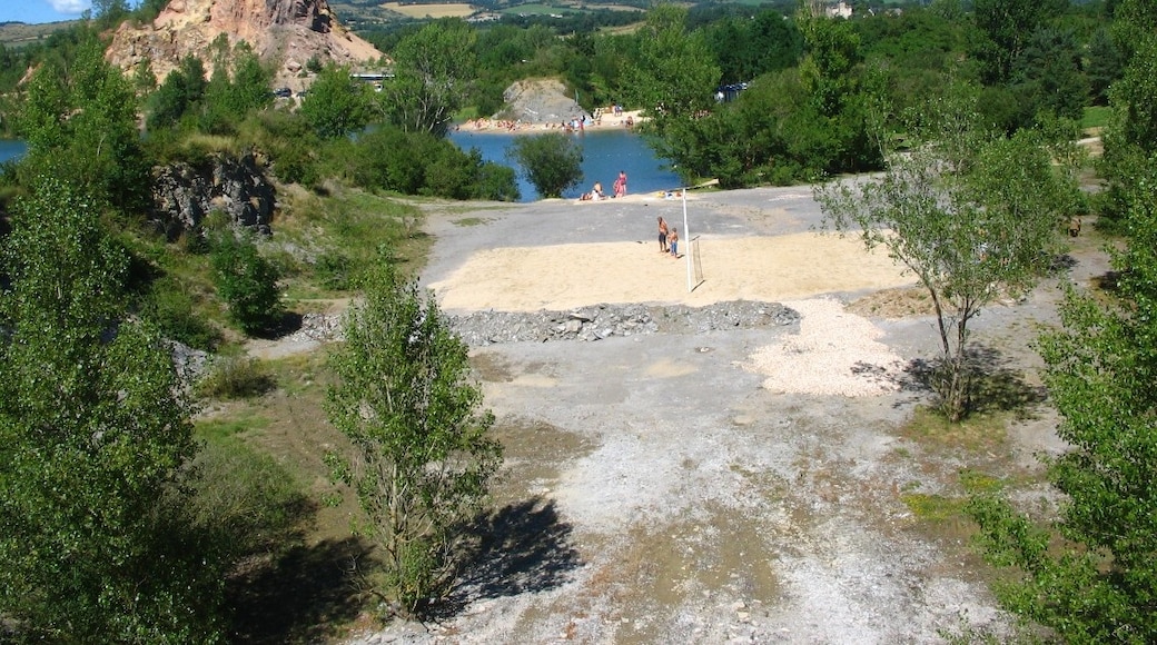 ภาพ "Plage Lac de la Cisba" โดย Nanzig (page does not exist) (CC BY-SA) / ตัดภาพจากขนาดต้นฉบับ