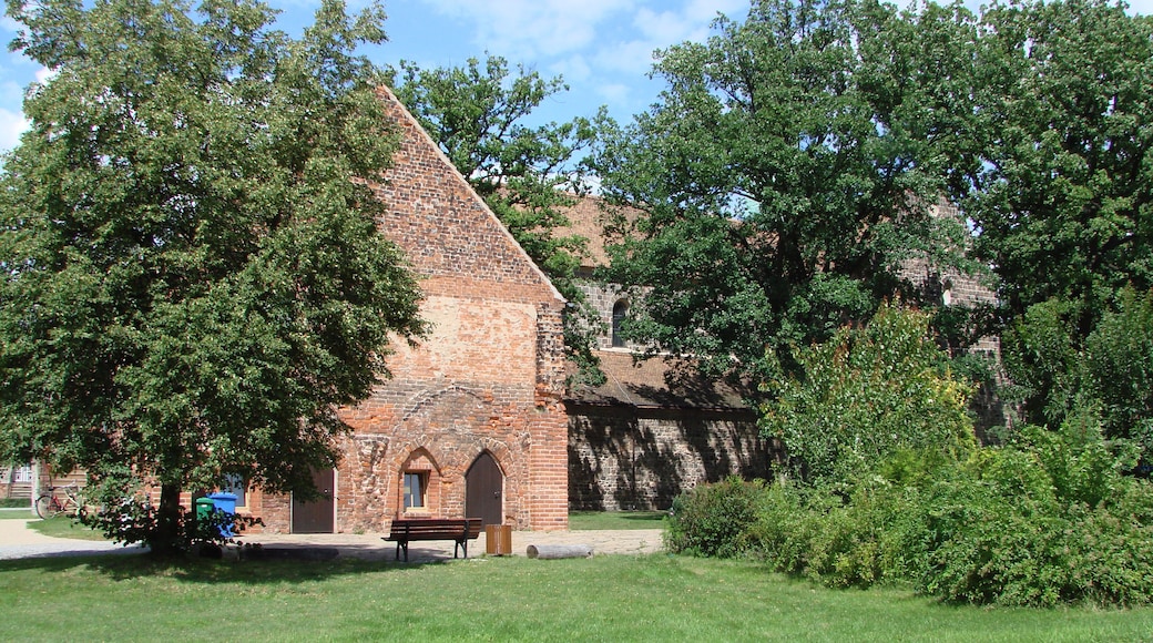 Foto “Kloster Zinna” tomada por Gottfried Hoffmann -… (CC BY); recorte de la original