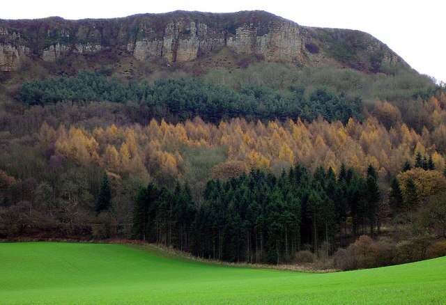 Photo "Hood Grange" by Scott Rimmer (CC BY-SA) / Cropped from original