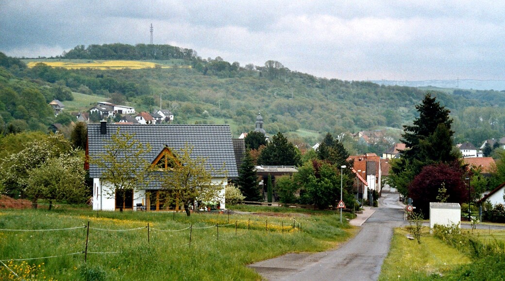 Foto „Altenkirchen“ von Dguendel (page does not exist) (CC BY)/zugeschnittenes Original