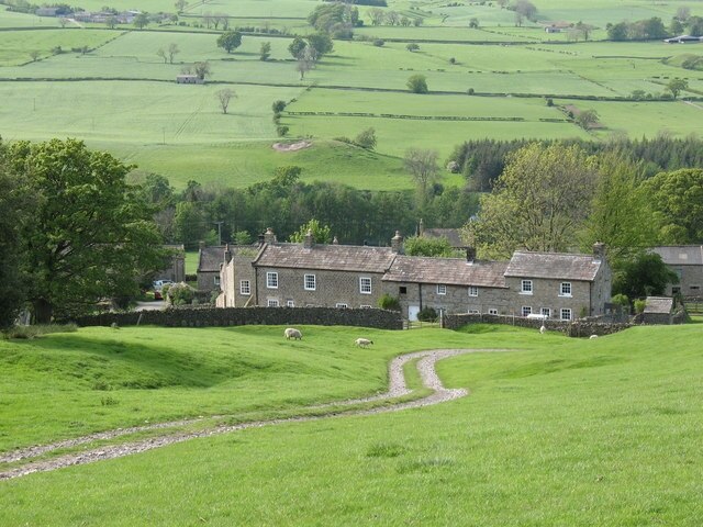 Photo "Caldbergh with East Scrafton" by Gordon Hatton (CC BY-SA) / Cropped from original