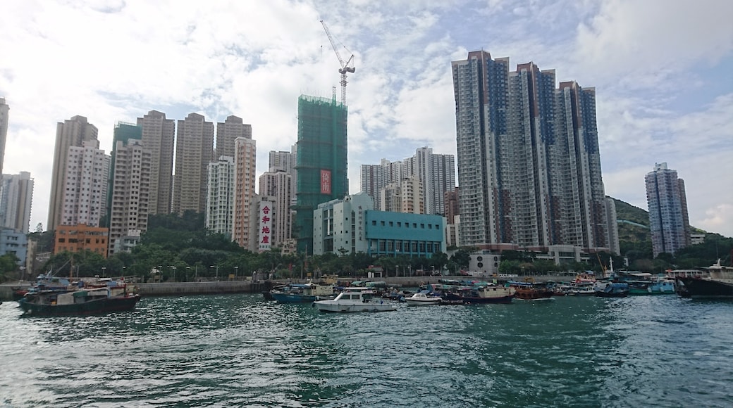 照片“香港仔渔村” 拍摄者：Ceeseven（CC BY-SA）原片经过裁剪