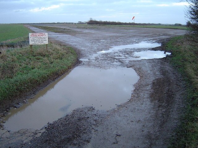 "Newbottle"-foto av Julian Dowse (CC BY-SA) / Urklipp från original