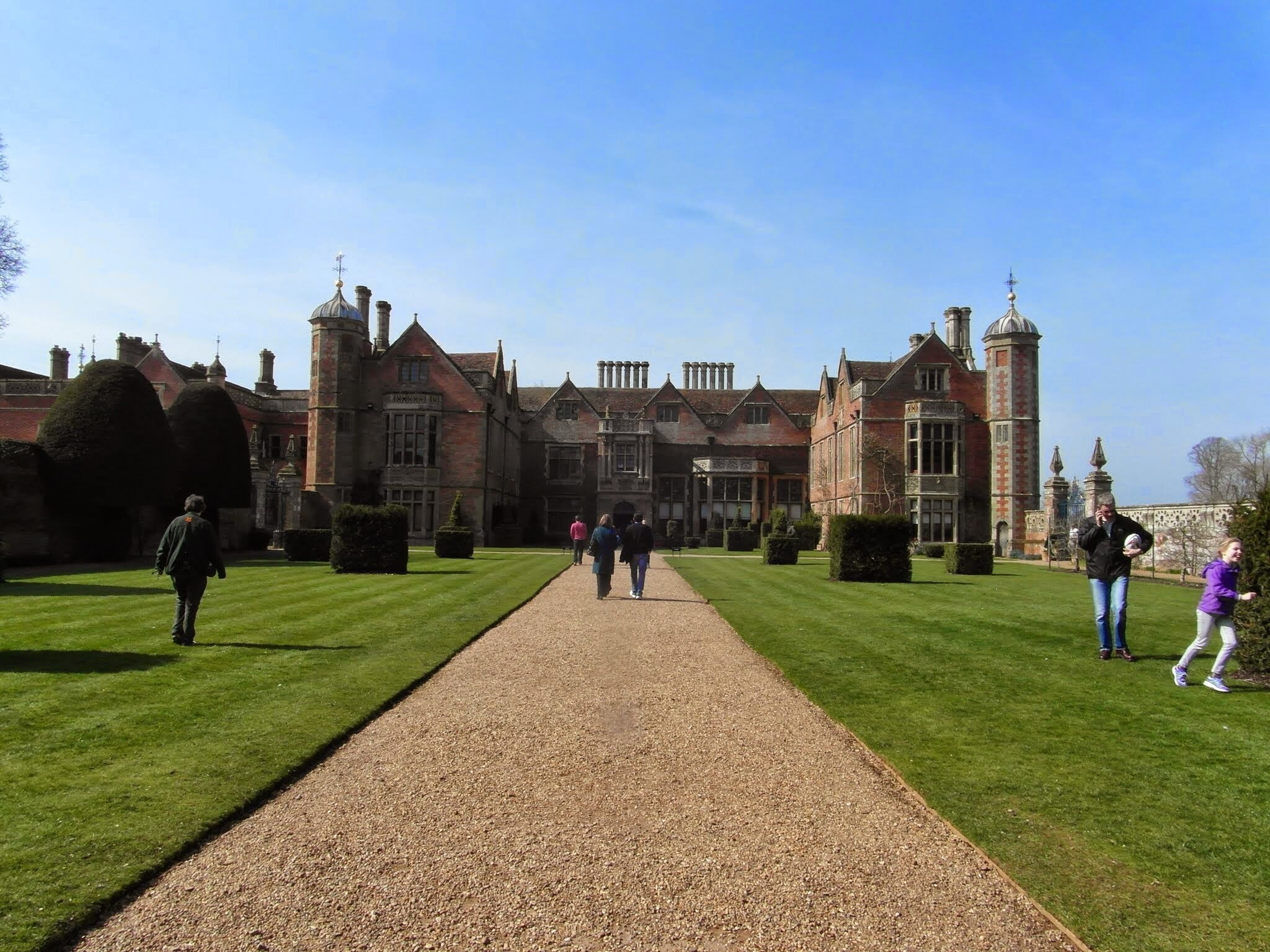 is charlecote park dog friendly