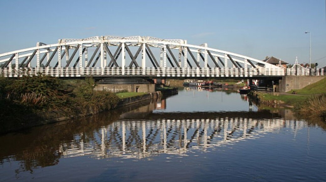 Billede "Acton Bridge" af Alan Murray-Rust (CC BY-SA) / beskåret fra det originale billede
