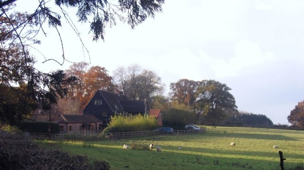 Foto „Holverston“ von Graham Hardy (CC BY-SA)/zugeschnittenes Original