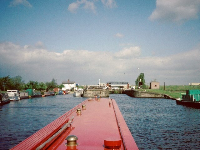 Foto „Whitley“ von David Stowell (CC BY-SA)/zugeschnittenes Original