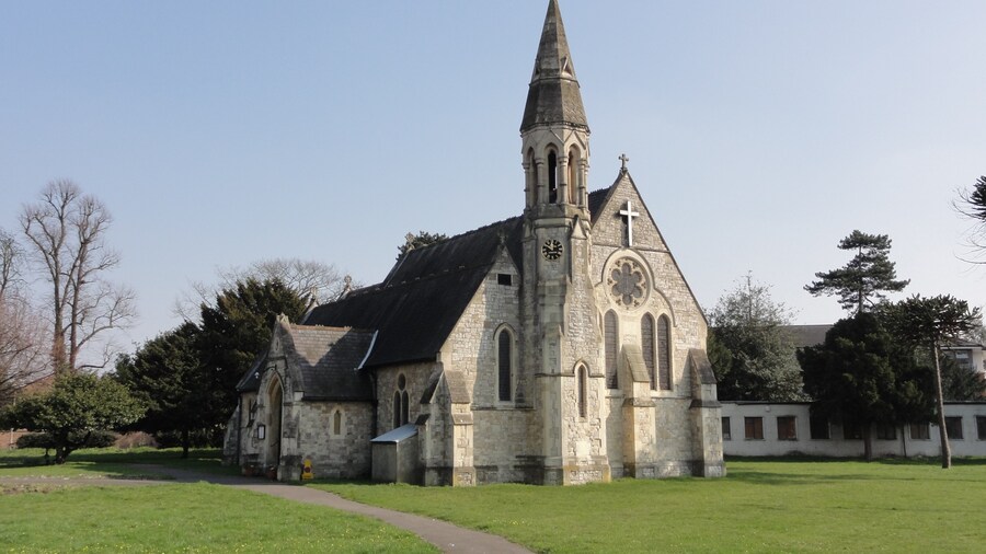 Photo "Parish church of SS Philip and James, Kneller Road, Whitton, southwest London, seen from the west" by Maxwell Hamilton (Creative Commons Attribution-Share Alike 3.0) / Cropped from original