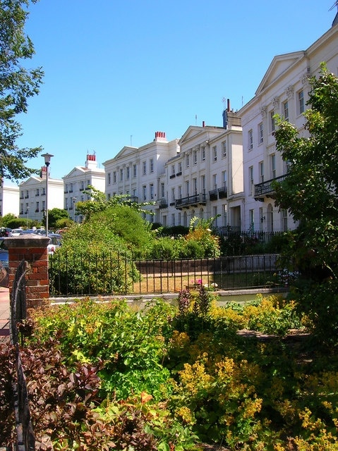 Photo "<h2>Top places to stay for budget travelers in Seven Dials</h2>" by Simon Carey (CC BY-SA) / Cropped from original