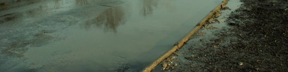 Photo "Flooding at Hallsford Bridge This area often gets flooded." by Robert Edwards (Creative Commons Attribution-Share Alike 2.0) / Cropped from original