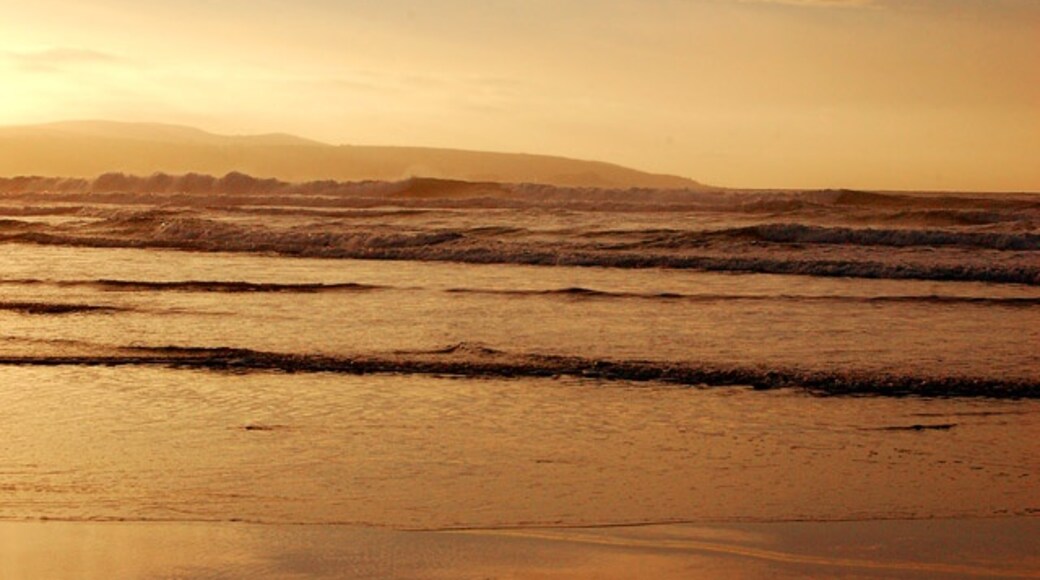 Foto "Playa de Gwithian" de Andy F (CC BY-SA) / Recortada de la original