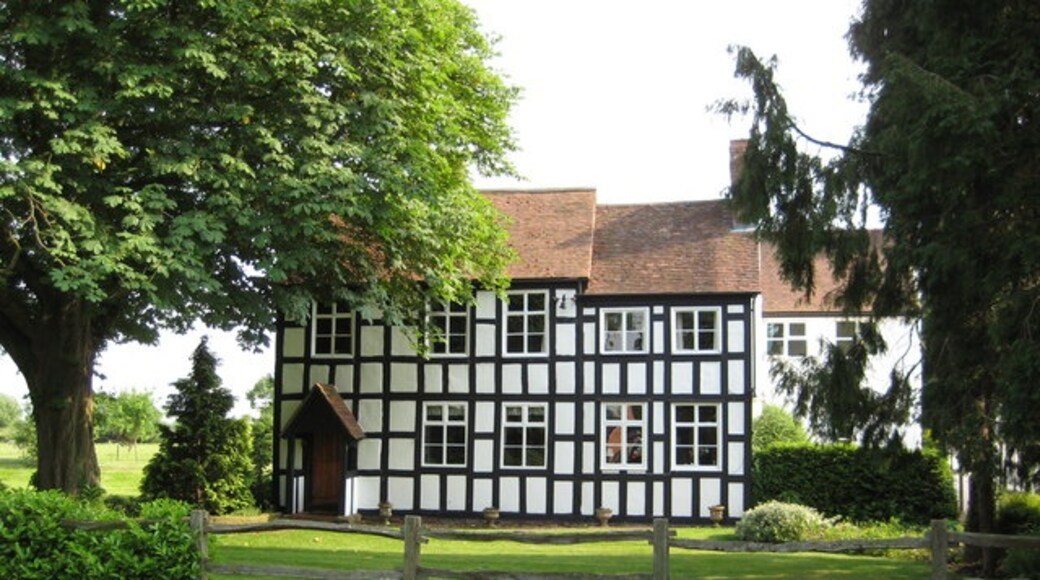 "Naunton Beauchamp"-foto av Philip Halling (CC BY-SA) / Urklipp från original