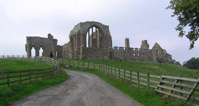 Foto "Egglestone Abbey" de Hugh Mortimer (CC BY-SA) / Recortada do original