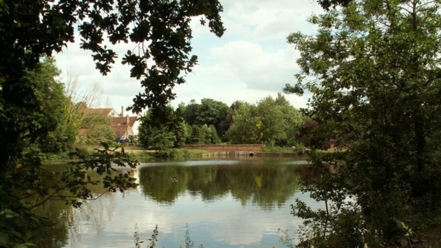 Photo "A view of Polstead's village pond" by Robert Edwards (Creative Commons Attribution-Share Alike 2.0) / Cropped from original