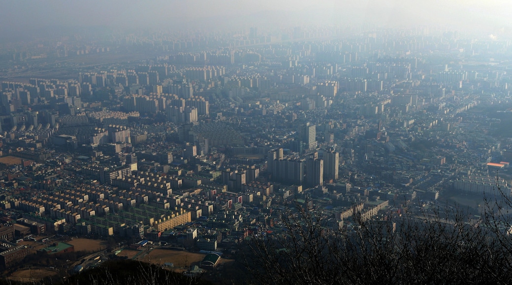 Foto „Gyeyang“ von G43 (CC BY)/zugeschnittenes Original