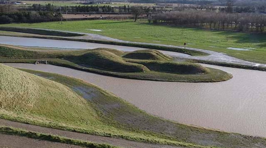 Photo "Northumberlandia" by Oliver Dixon (CC BY-SA) / Cropped from original
