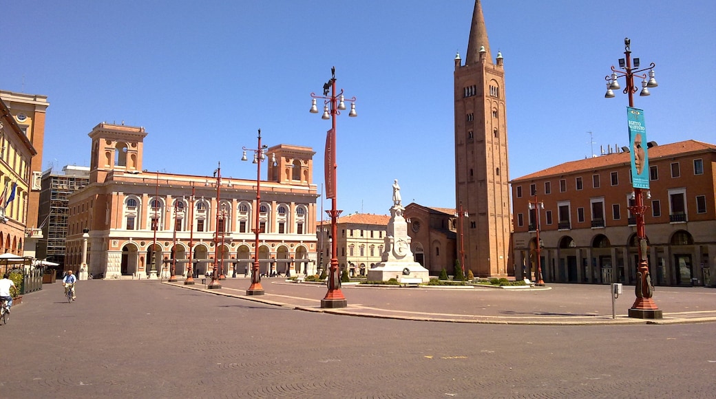 Photo "Forlì" by piero drago (CC BY-SA) / Cropped from original