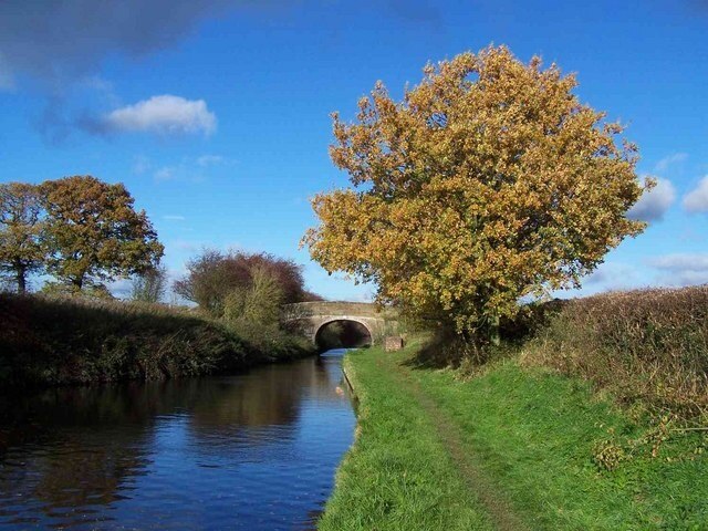 Foto “Brewood y Coven” tomada por Geoff Pick (CC BY-SA); recorte de la original
