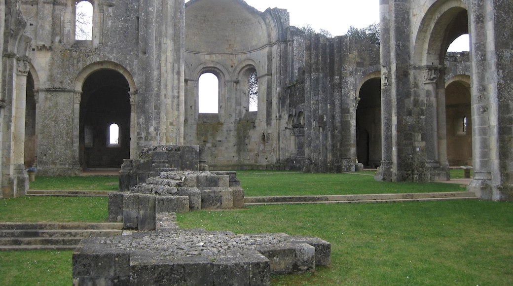 Foto ‘Abbaye de la Sauve-Majeure’ van EdouV (page does not exist) (CC BY-SA) / bijgesneden versie van origineel