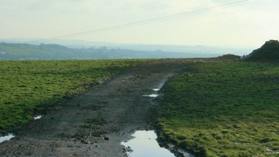 Photo "West of south from Bloomfield Road Looking toward Paulton and Midsomer Norton. The small hillock in the distance right of centre is a slag heap or batch from a disused coal mine." by Maurice Pullin (Creative Commons Attribution-Share Alike 2.0) / Cropped from original