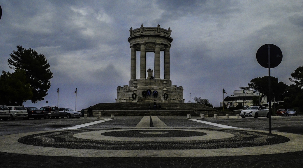 « Monumento ai Caduti», photo de STFMIC (page does not exist) (CC BY-SA) / rognée de l’originale