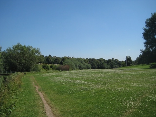 Foto ‘Oulton’ van Mike Kirby (CC BY-SA) / bijgesneden versie van origineel