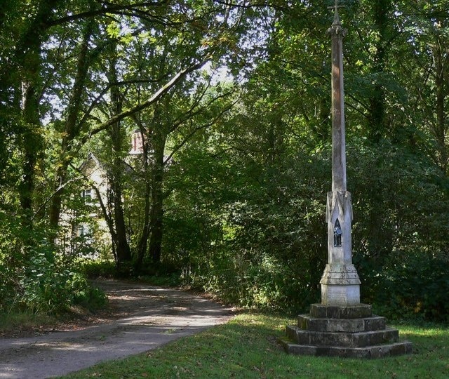 War memorial for the parish of Lynch. This memorial for those who fell in the Great War is set on a little area of green near Bembrook, north of Redford. For detail see 1499862.